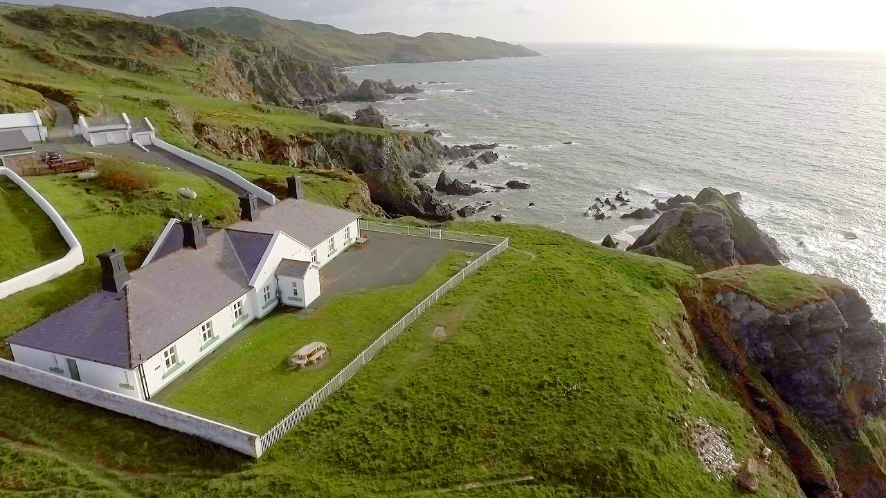Bull Point Lighthouse