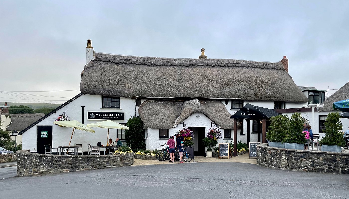 The Williams Arms, Wrafton: Award-Winning Carvery with a Warm Welcome for Dogs